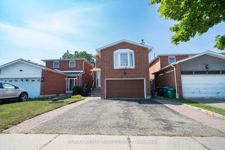 Property Photo: 34 Clarridge Court ON L6X 3N5