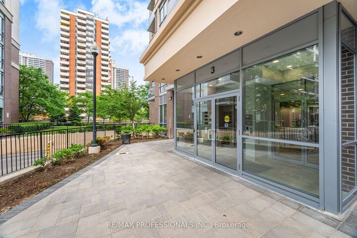 Property Photo:  3 Michael Power Place 2407  ON M9A 0A2 