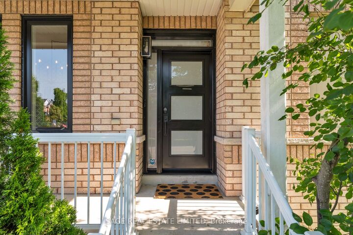 Property Photo:  51 Pedersen Drive  ON L4G 7R2 