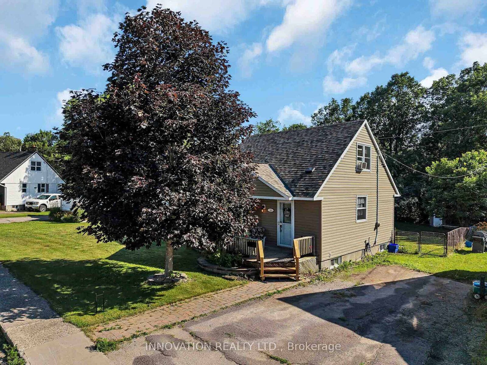 Property Photo:  144 Francis Street  ON K7V 1C4 