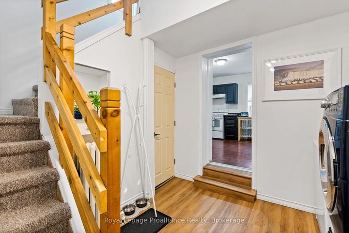 Property Photo:  5654 Desson Avenue Upper  ON L2G 3T2 
