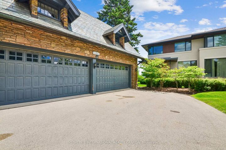 Property Photo: 10 Maple Grove Drive 21 ON L6J 1M1