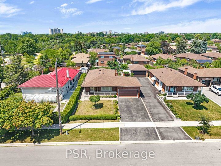 Property Photo:  4 Gatesgill Crescent  ON M3M 1X9 