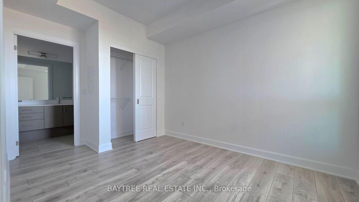 Property Photo:  3240 William Coltson Avenue 1801  ON L6H 8C8 