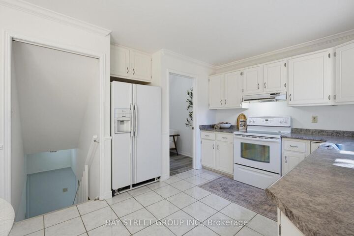 Property Photo: 172 Chepstow Close ON N6G 3S2