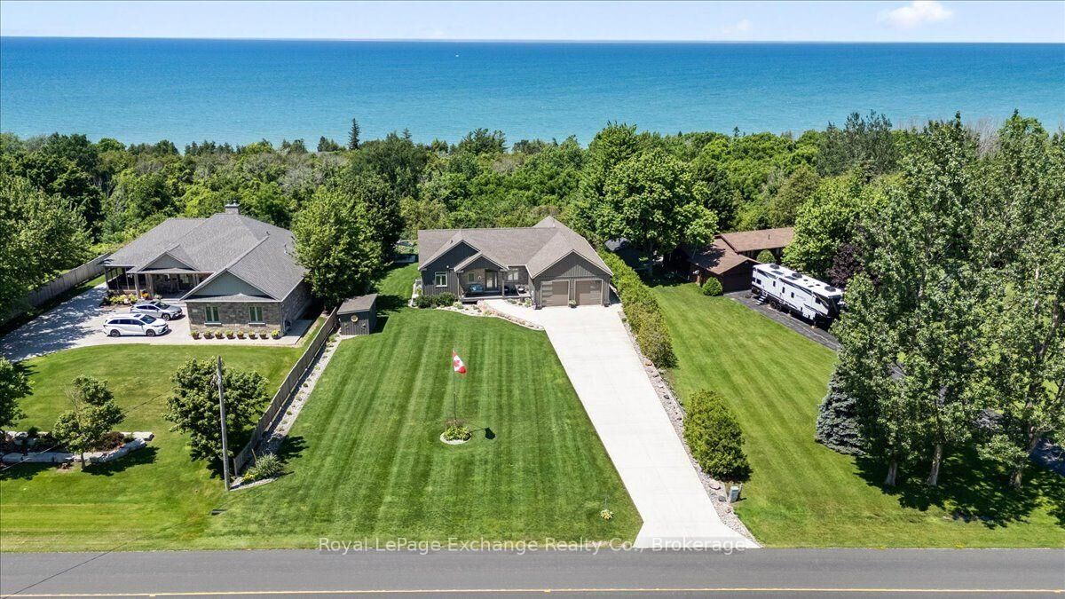 Property Photo:  810 Lake Range Drive  ON N2Z 0B3 