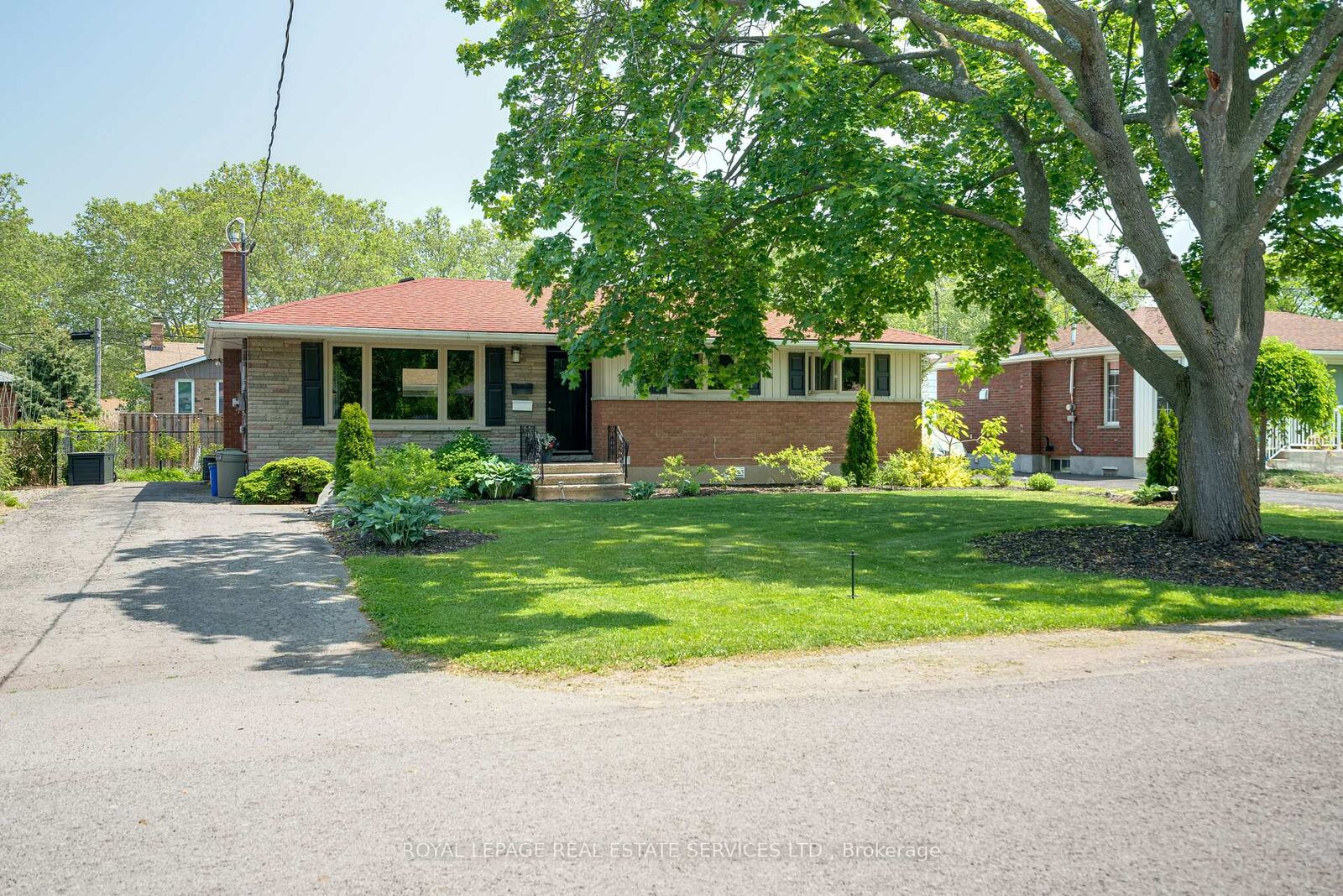 Property Photo: 70 Rochelle Drive ON L2M 2Y4