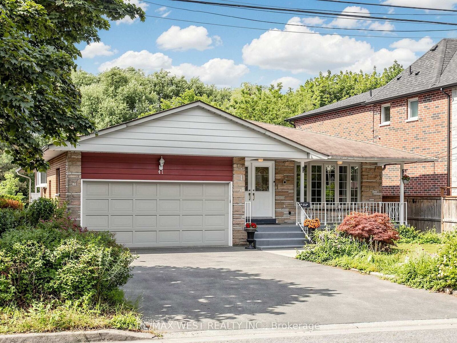 Property Photo: 41 Burnview Crescent ON M1H 1B4