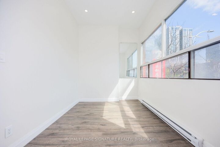 Photo de la propriété: 414 Spadina Avenue 2nd Floor ON M5T 2G7