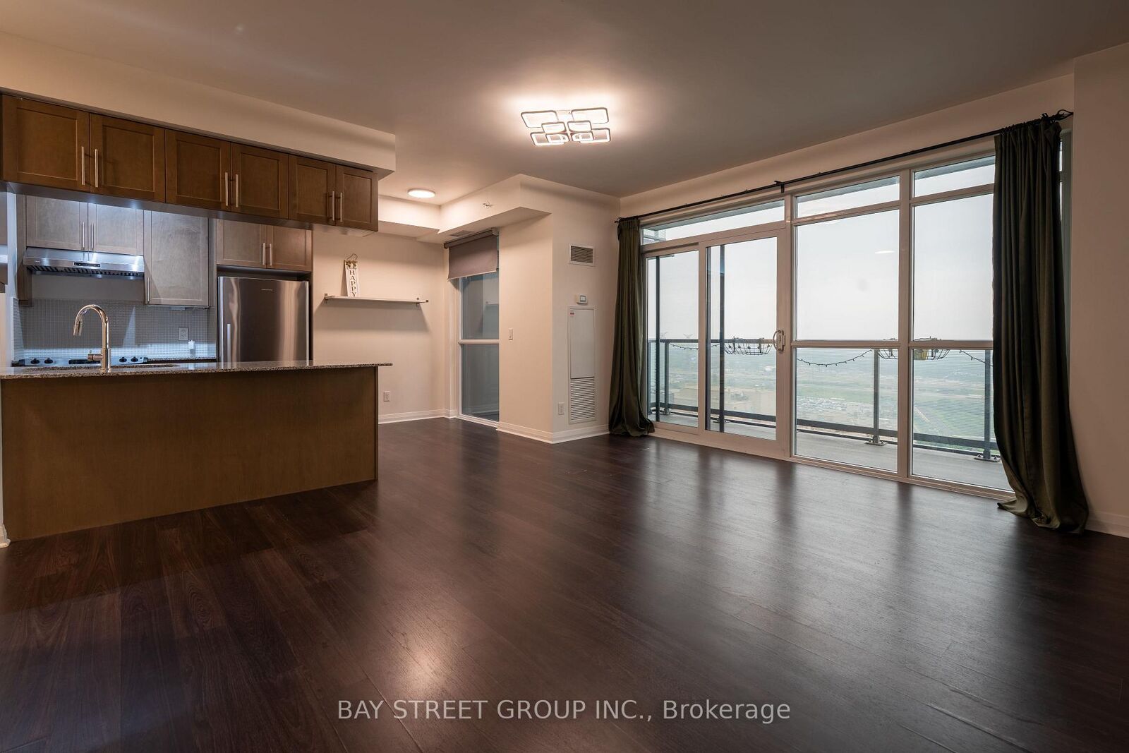 Property Photo: 55 Oneida Crescent Lph04 ON L4B 0E8