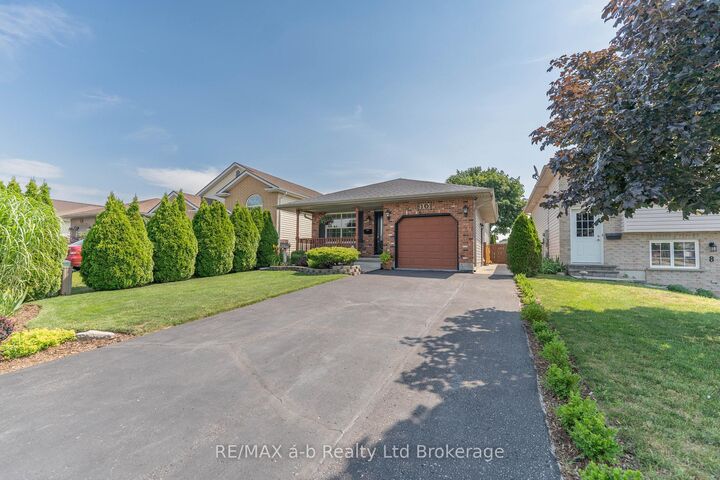Property Photo: 10 Peach Street ON N4G 5N8