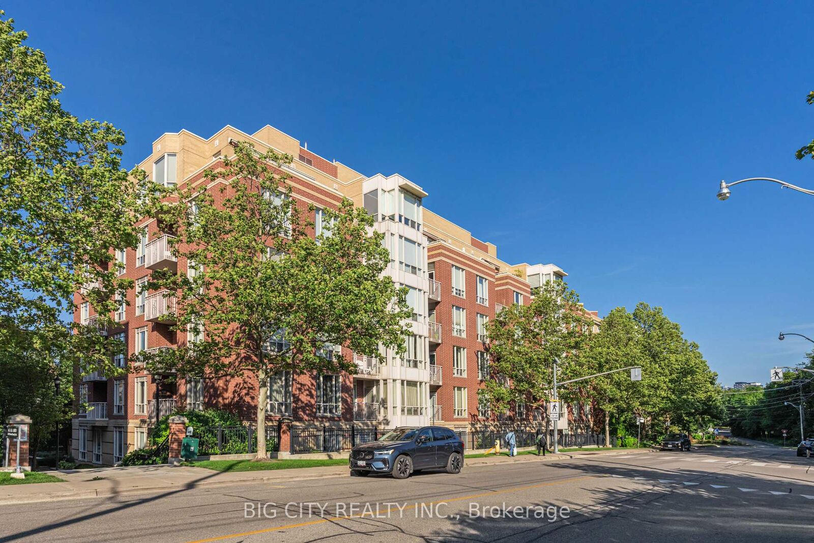 Property Photo: 455 Rosewell Avenue 412 ON M4R 2H9