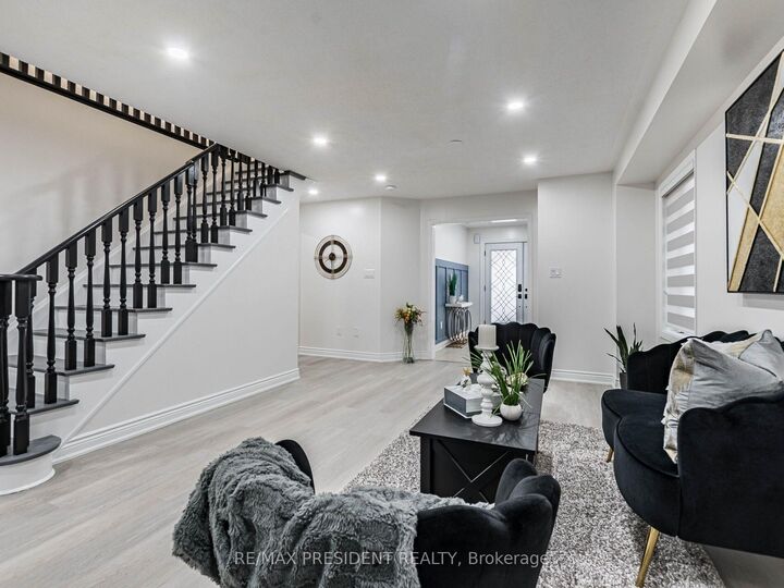 Property Photo: 8 River Heights Drive ON L6P 2M9