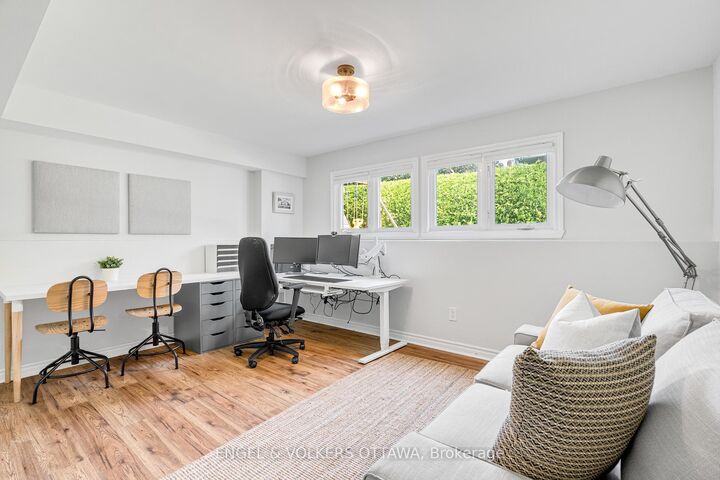 Property Photo:  1941 Conrad Avenue  ON K1H 6V7 