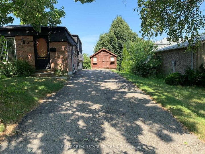 Property Photo: 14 Sandsprings Crescent ON N2E 2C7