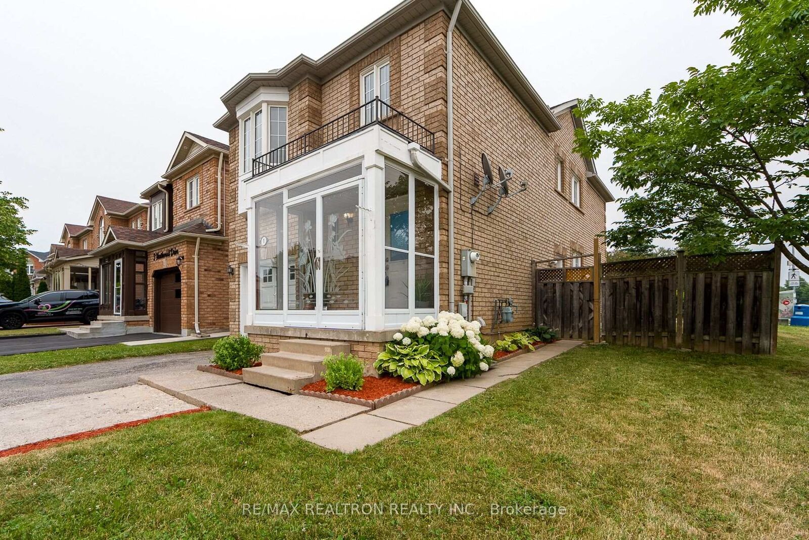 Property Photo: 1 Heathwood Drive ON L7A 1Z6