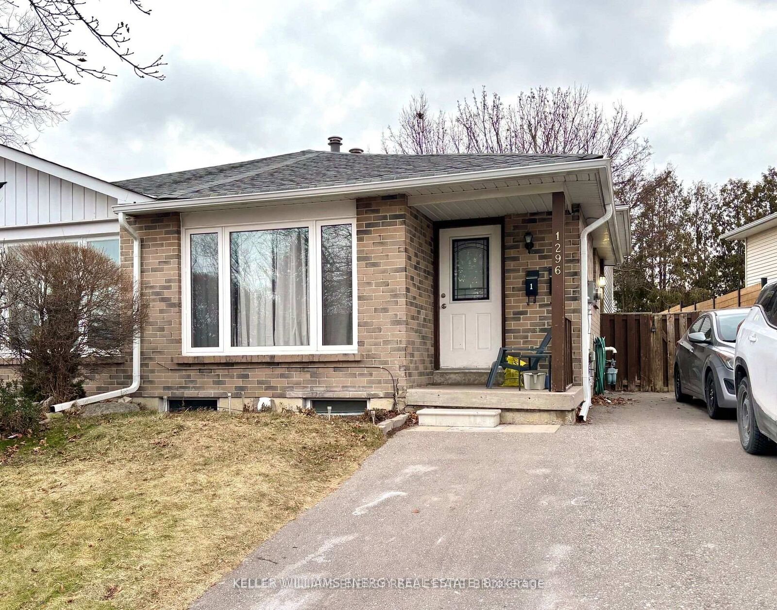 Property Photo:  1296 Cherrydown Drive Main  ON L1H 8C9 