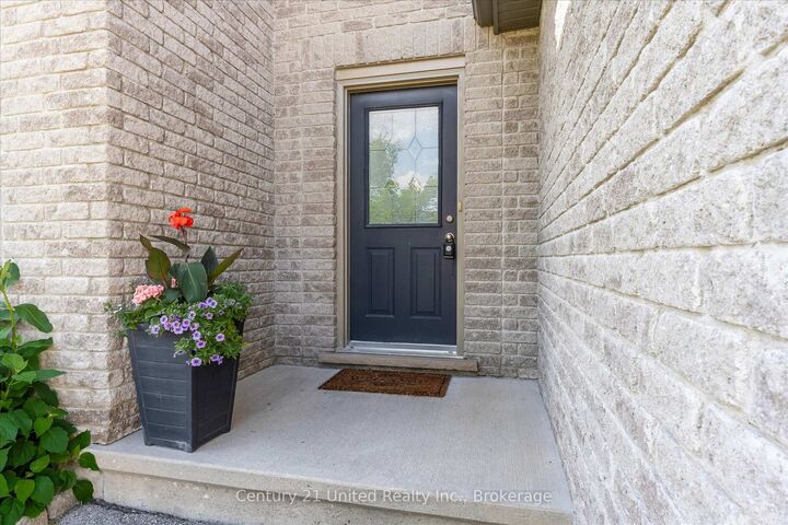 Property Photo: 120 Donegal Drive ON N3T 6N4