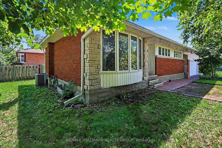 Property Photo: 2067 Bangor Street ON K1G 2X6