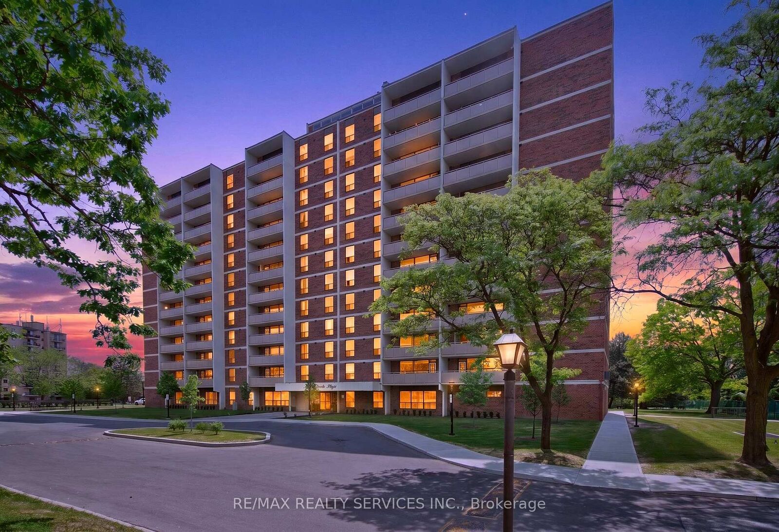 Photo de la propriété: 3120 Kirwin Avenue 210 ON L5A 3R2