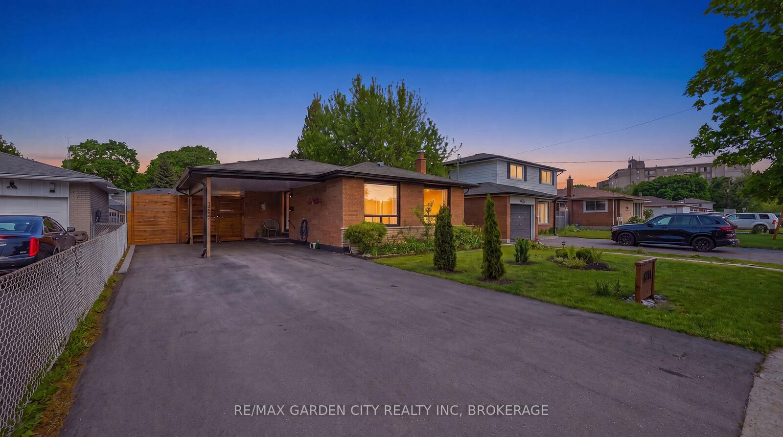 Property Photo:  424 Vine Street  ON L2M 3S7 
