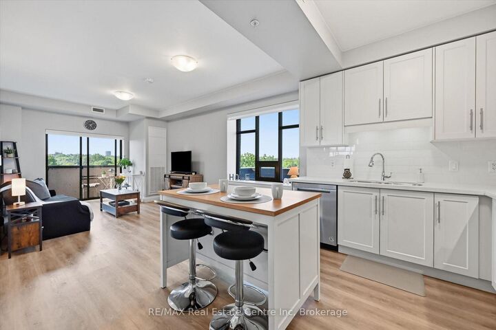 Property Photo:  30 Hamilton Street S 411  ON L8B 1V8 