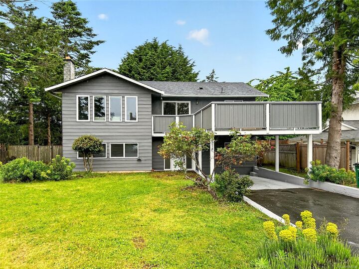 Property Photo: 4378 Torrington Pl BC V8N 4T8