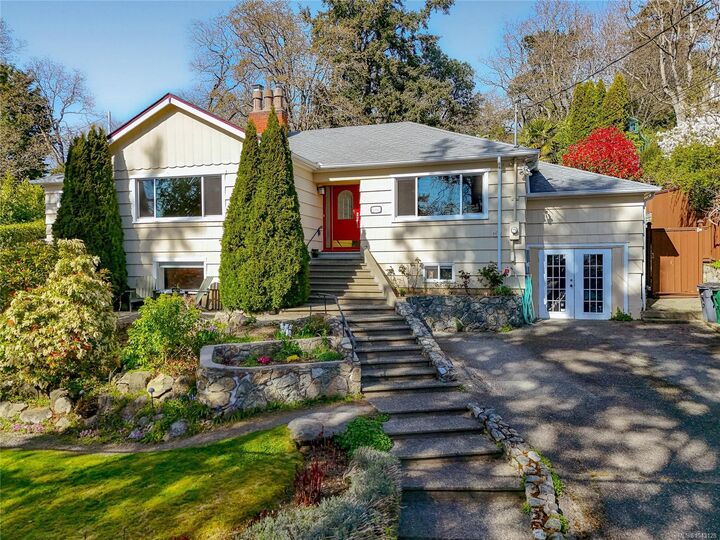Property Photo: 1184 Clovelly Terr BC V8P 1V6