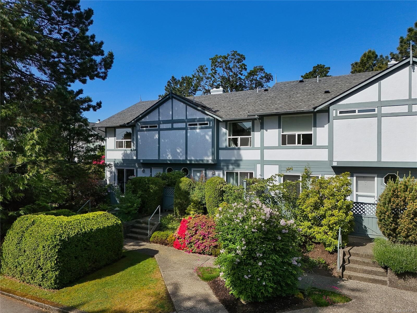 Property Photo: 3008 Quadra St #10 BC V8T 4G3