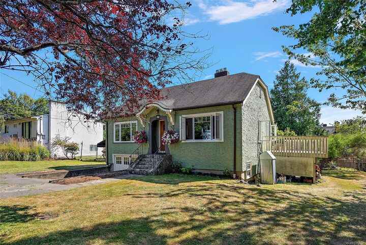 Property Photo: 81 Logan Ave BC V9A 1H4