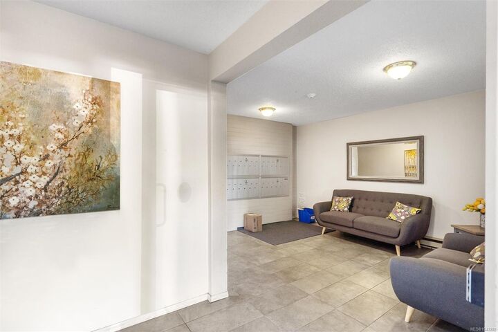 Property Photo: 3258 Alder St #402 BC V8X 1P2