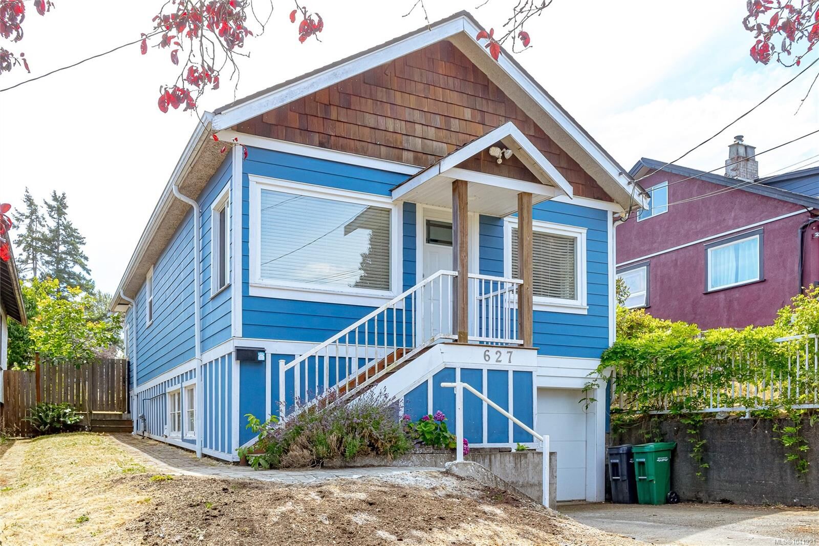 Property Photo:  627 Kennedy St  BC V9R 2J9 