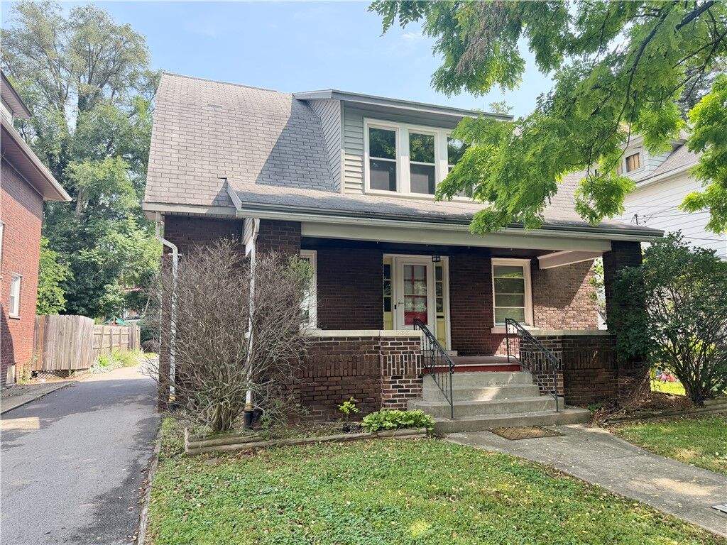Property Photo:  333 Laurel Blvd  PA 16101 