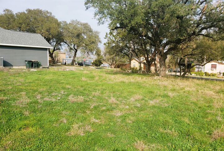 Property Photo: 1906 Crazyhorse Pass TX 78734