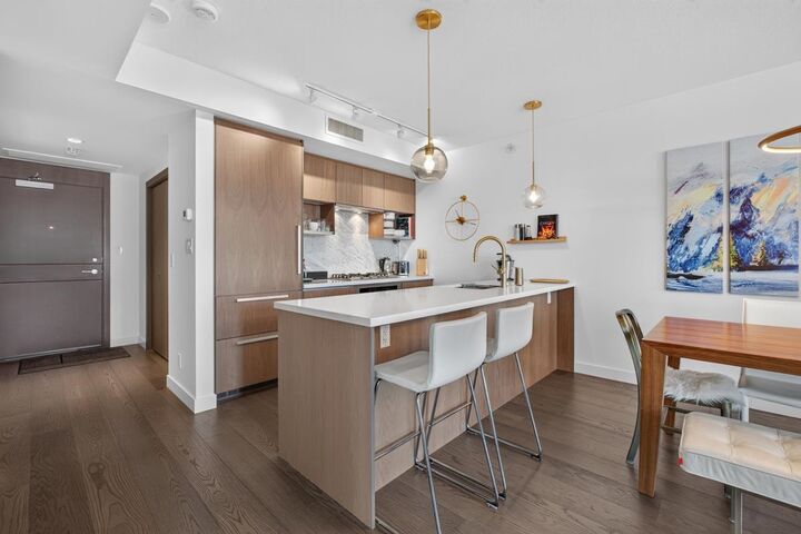 Property Photo: 68 Smithe Street 1110 BC V6B 0P4