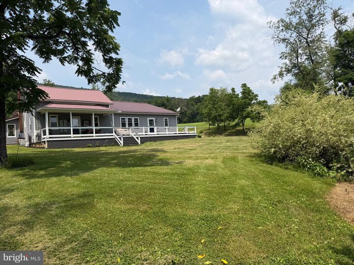 Property Photo:  186 Sandstone Rd Pa  PA 15522 