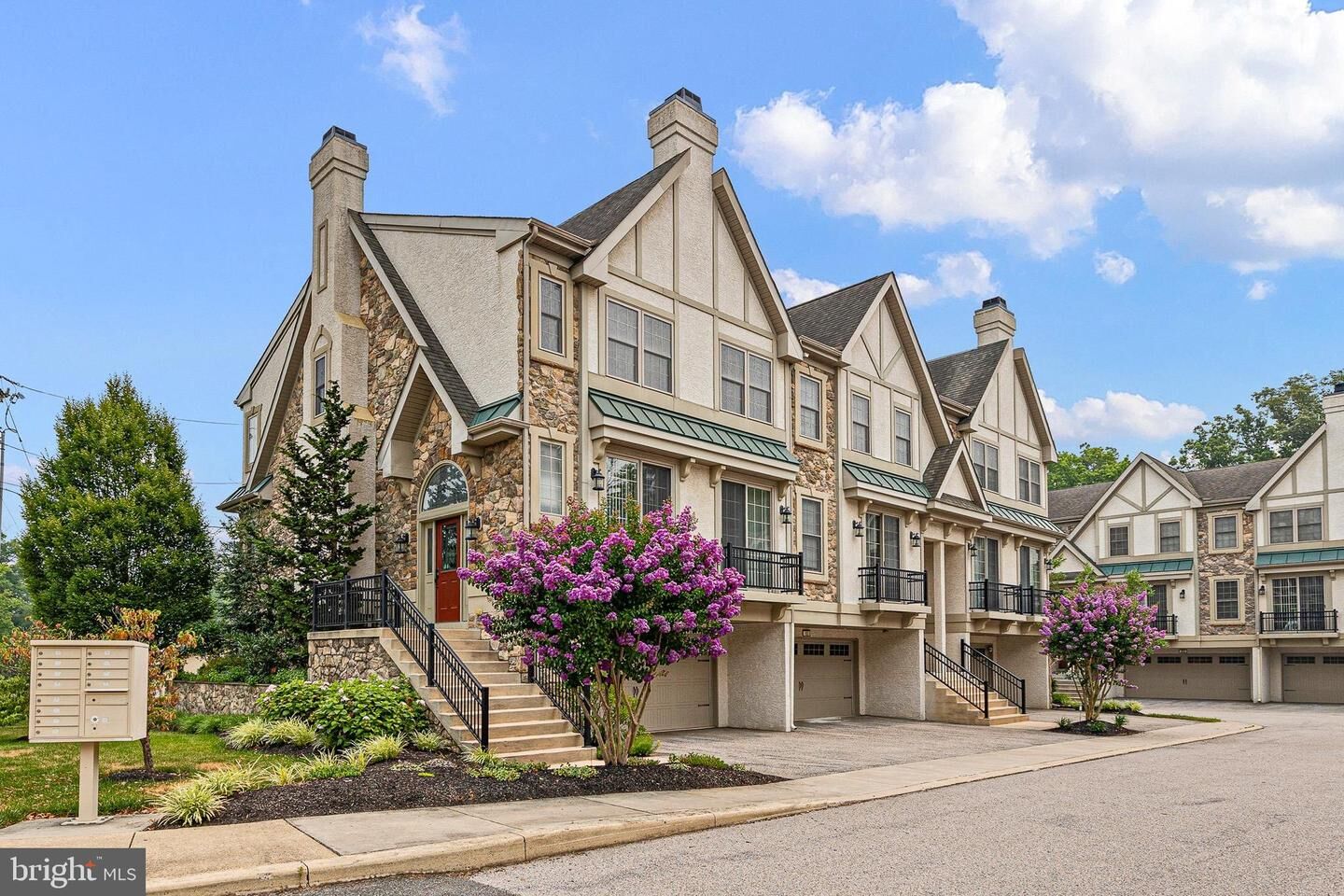 Property Photo: 101 Sutton Way DE 19711