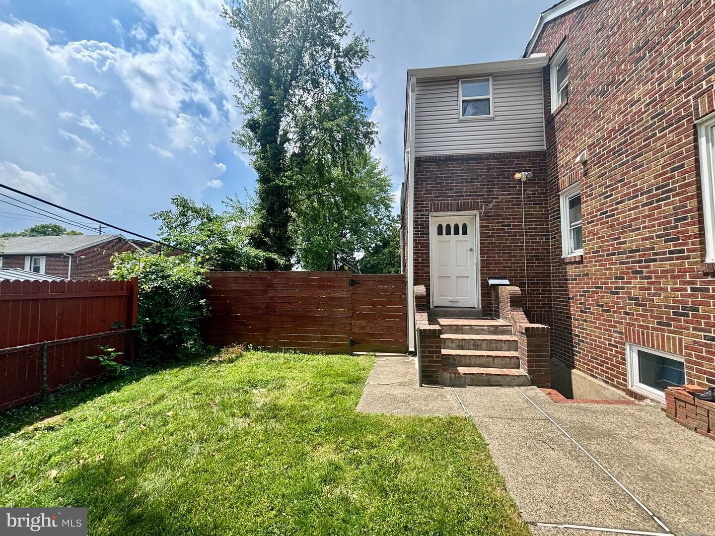 Property Photo:  6828 Oxford Avenue 2nd Floor  PA 19111 