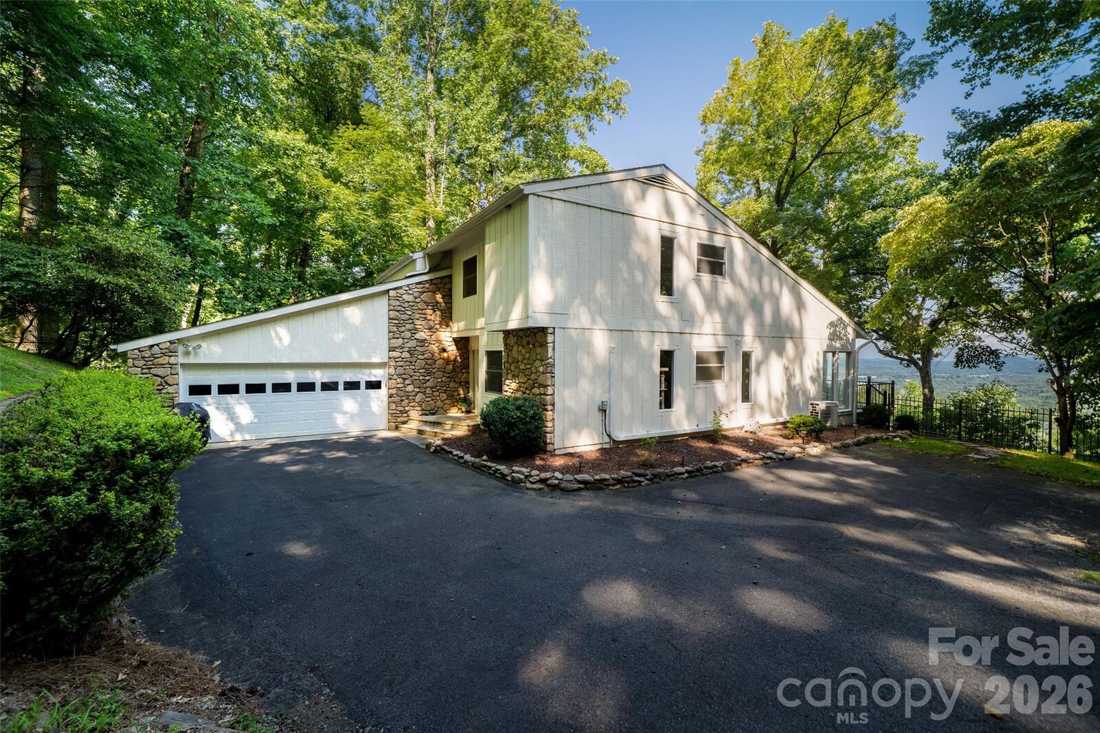 Property Photo: 27 Walnut Drive NC 28759