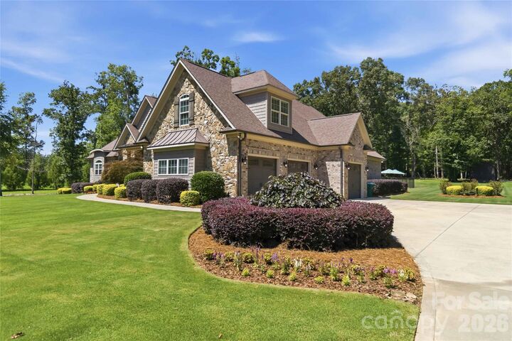 Property Photo: 1017 Biggers Farm Court NC 28079
