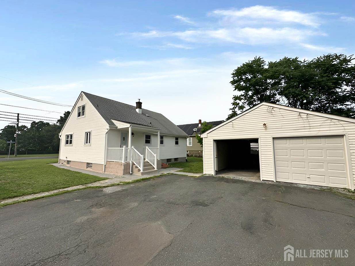 Property Photo:  796 Hamilton Street  NJ 08873 