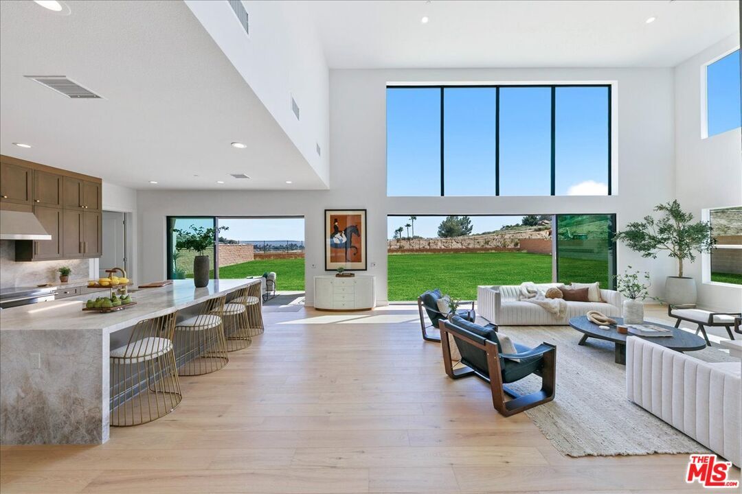 Property Photo: 22810 Seaqua Cir CA 91311
