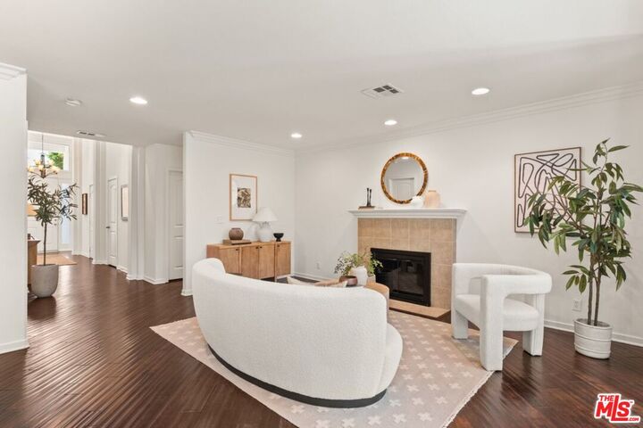 Property Photo: 14830 Huston St CA 91403
