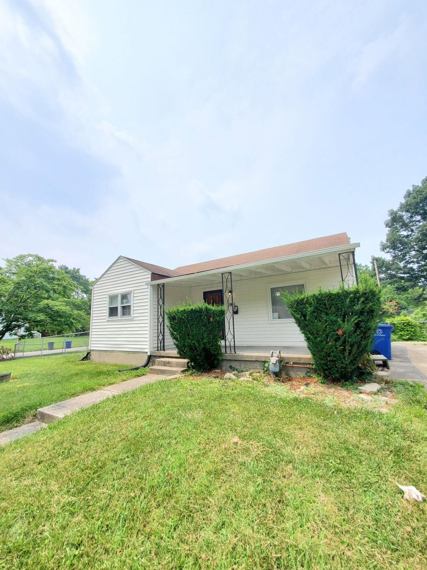 Property Photo:  1911 Brentnell Avenue  OH 43219 