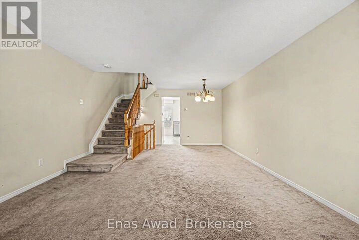Property Photo: 7 Rothbury Crescent ON K1K 4N4