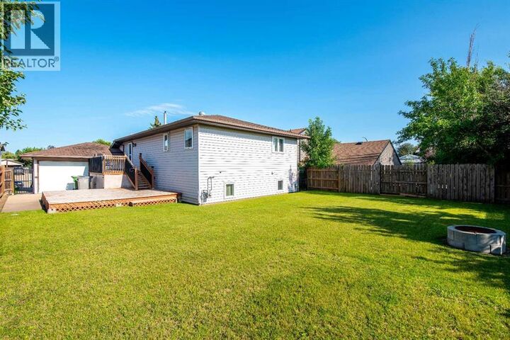 Property Photo:  2604 57 A Avenue  AB T9V 2M4 