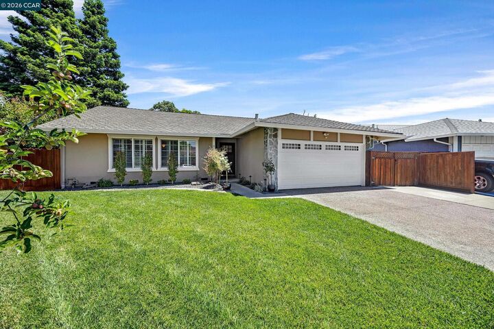 Property Photo: 8 Bath Ct CA 94583