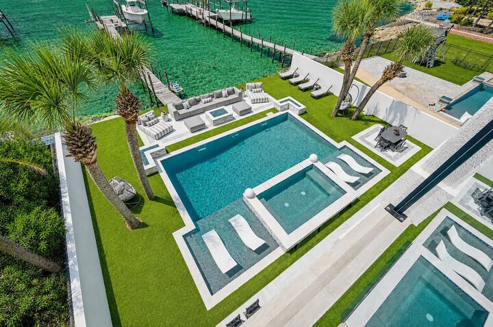 Property Photo:  2580 Cayenne Lane  FL 32579 