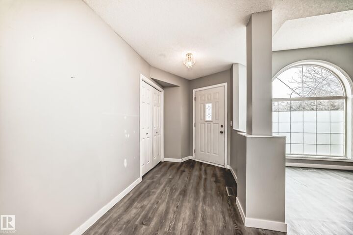 Property Photo:  784 Blackburn Place SW  AB T6W 1C7 