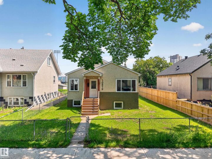10819 92 Street NW — photo 1